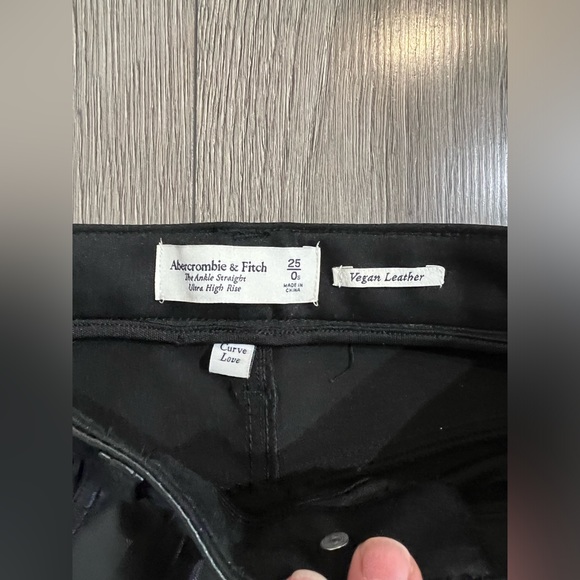 Abercrombie Vegan Leather High Rise Straight Pant - Black, Size 25 Short - Picture 5 of 6